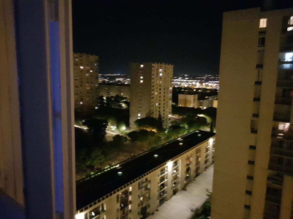 Chambre Spacieuse - Dressing - Sdb Communes - Parking Prive Ним Екстериор снимка