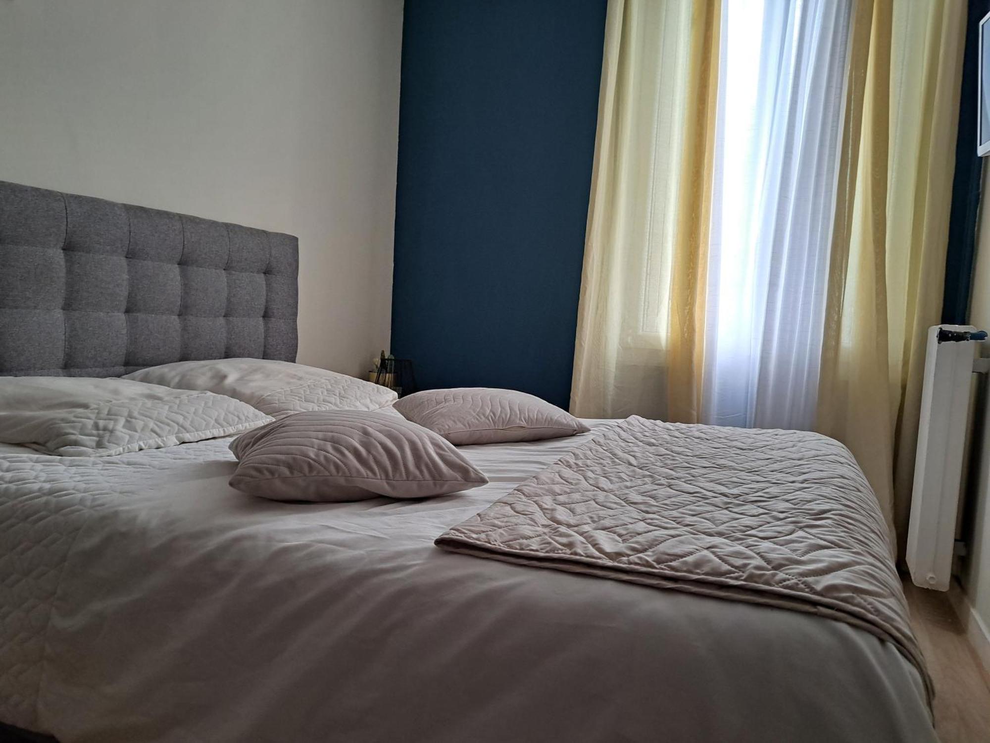 Chambre Spacieuse - Dressing - Sdb Communes - Parking Prive Ним Екстериор снимка